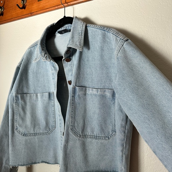 Cropped Light Blue Denim Jacket with Patch Pockets - Women's Jean Jacket - Picture 4 of 5